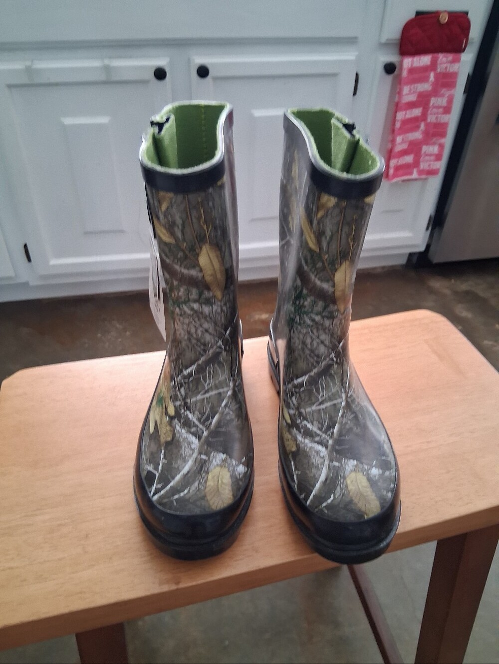 Nwts Magellan Outdoirs Kids Waterproof Camo Rain Boots in Green